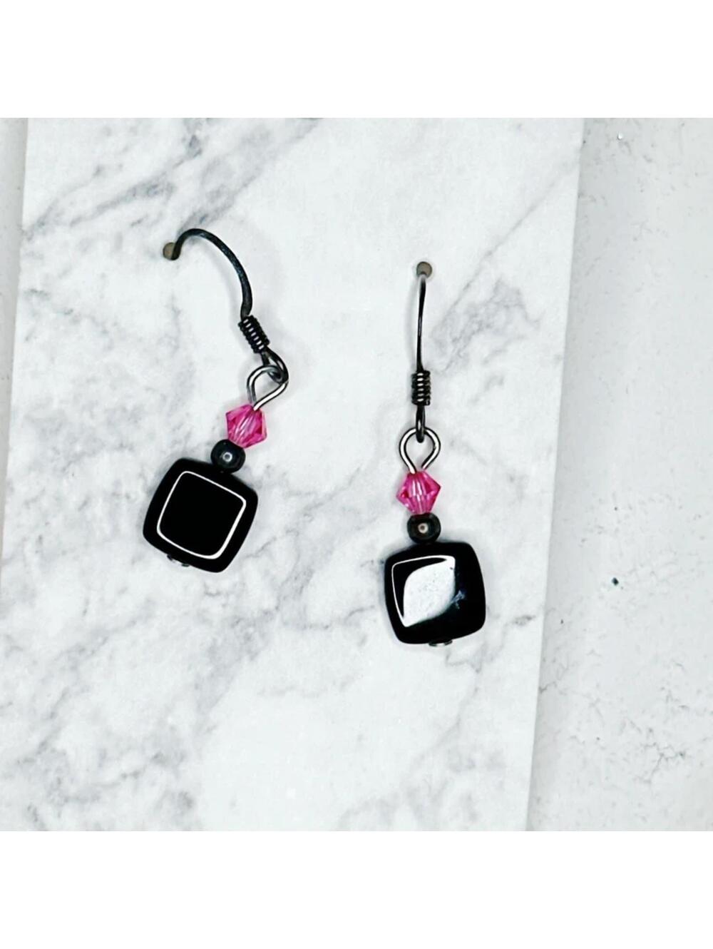 986L. Black Ceramic Earrings